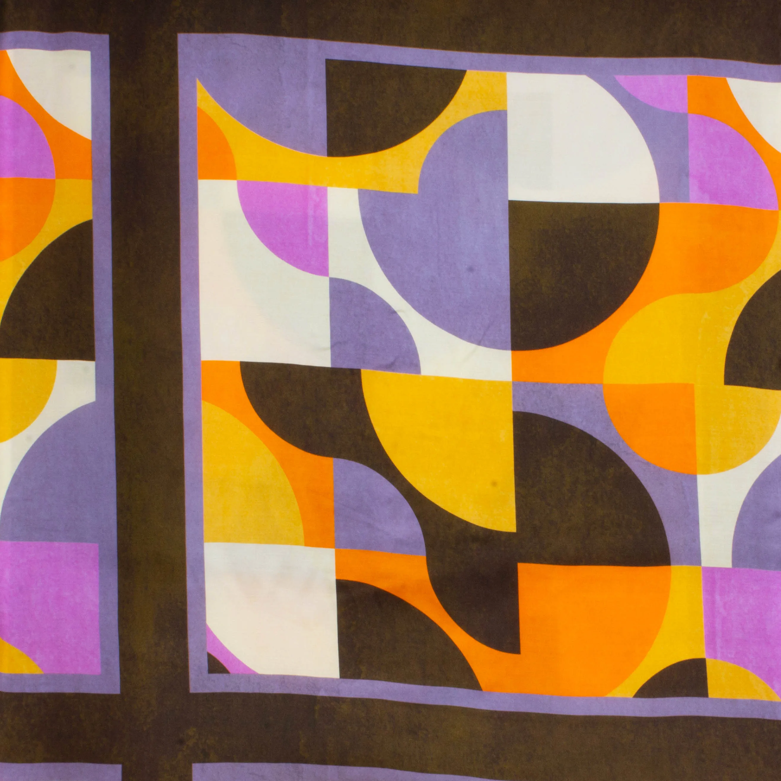 Viscose satijn paneel met abstract motief in bruin, oranje en mauve tinten - A La Ville Knipmode